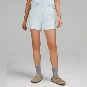 lululemon Loungeful High Rise Short. NEVER WORN🤍